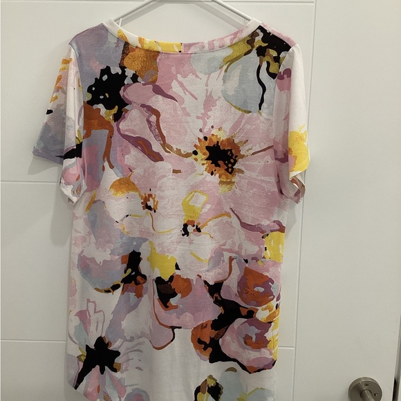 LuLaRoe X large V neck t shirt - Picture 2 of 3